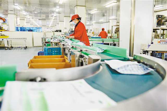 藥廠車間忙生產