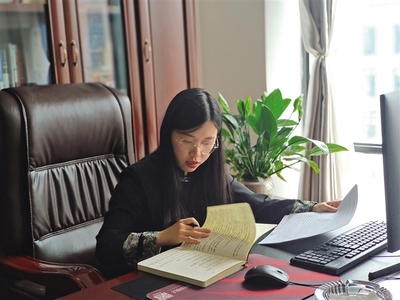 來自重慶的青年律師董佳維:做向陽而生的花朵